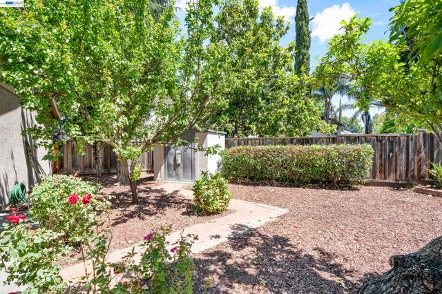 5556 Paseo Navarro, Pleasanton, CA 94566