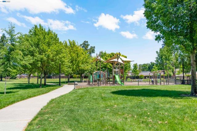 5556 Paseo Navarro, Pleasanton, CA 94566