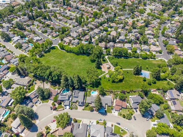 5556 Paseo Navarro, Pleasanton, CA 94566