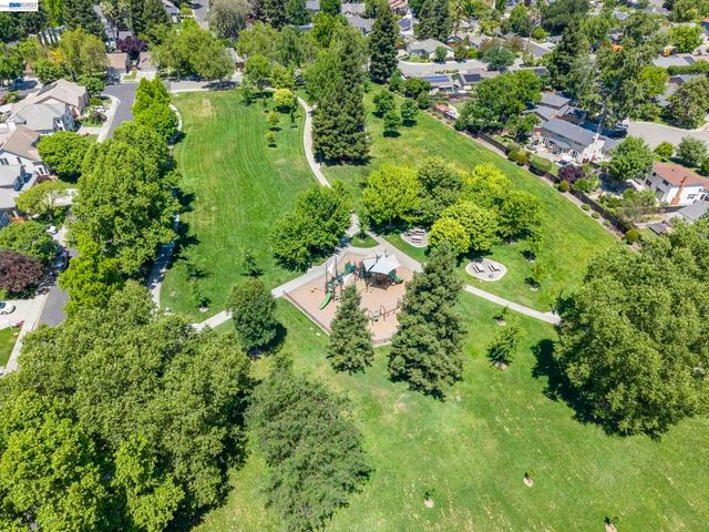 5556 Paseo Navarro, Pleasanton, CA 94566