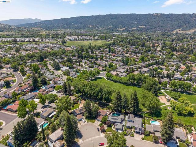5556 Paseo Navarro, Pleasanton, CA 94566