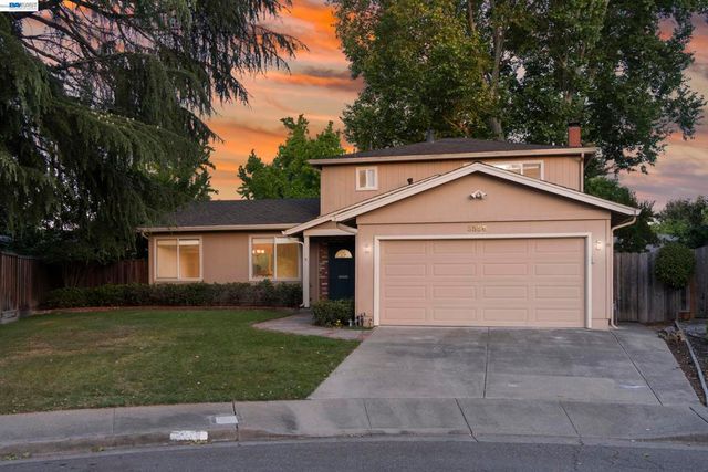 5556 Paseo Navarro, Pleasanton, CA 94566
