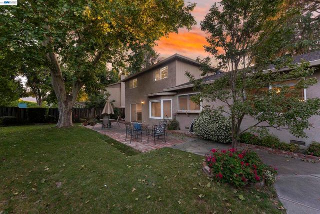 5556 Paseo Navarro, Pleasanton, CA 94566