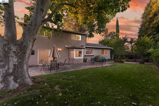 5556 Paseo Navarro, Pleasanton, CA 94566