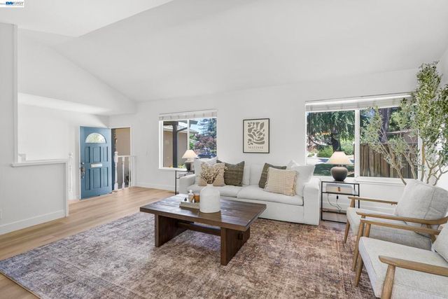 5556 Paseo Navarro, Pleasanton, CA 94566