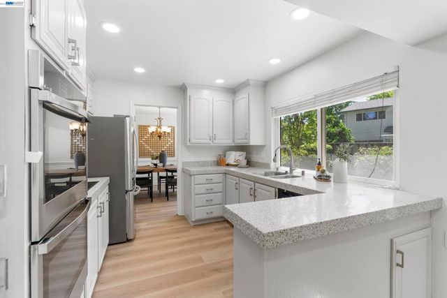 5556 Paseo Navarro, Pleasanton, CA 94566