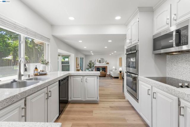 5556 Paseo Navarro, Pleasanton, CA 94566