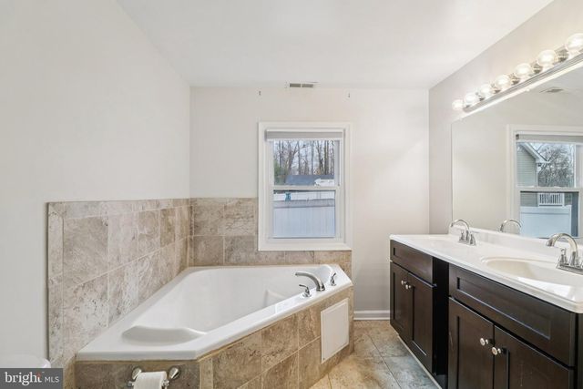 1605 AIRPORT LN, Accokeek, MD 20607