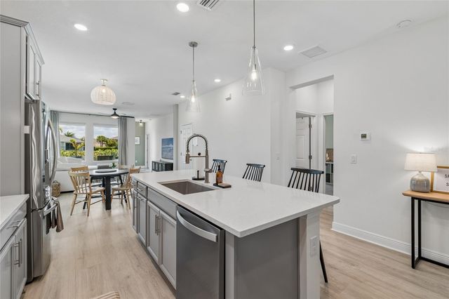 5722 SILVER SUN DR, Apollo Beach, FL 33572