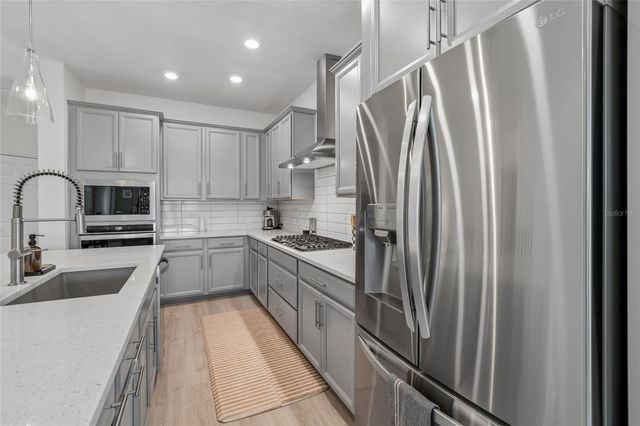 5722 SILVER SUN DR, Apollo Beach, FL 33572