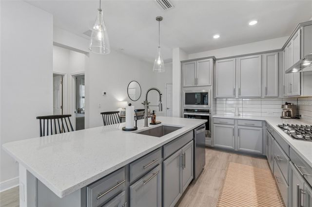 5722 SILVER SUN DR, Apollo Beach, FL 33572