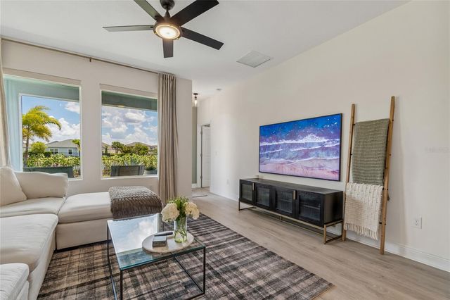 5722 SILVER SUN DR, Apollo Beach, FL 33572