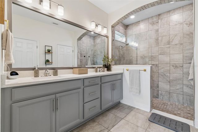 5722 SILVER SUN DR, Apollo Beach, FL 33572