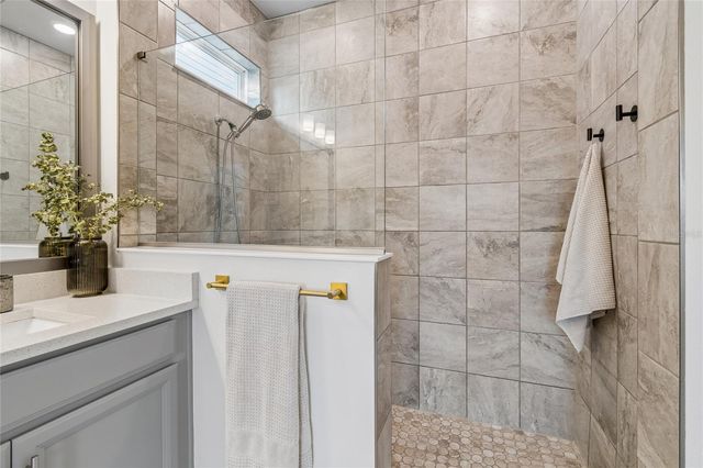 5722 SILVER SUN DR, Apollo Beach, FL 33572
