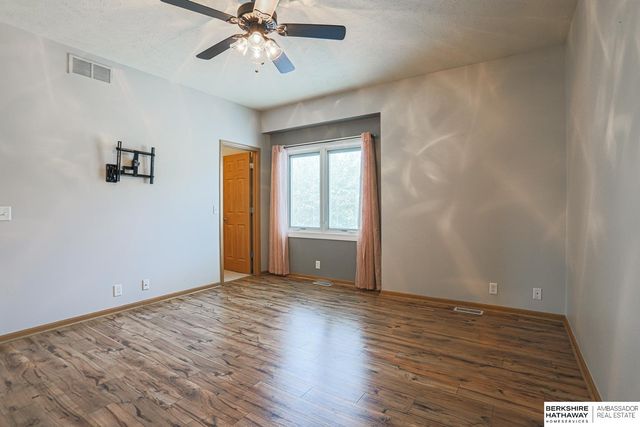 18921 K Street, Omaha, NE 68135