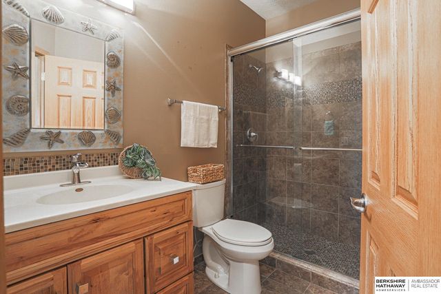 18921 K Street, Omaha, NE 68135