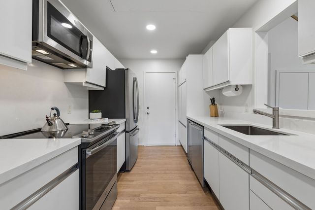5990 Lindenshire Lane 121, Dallas, TX 75230