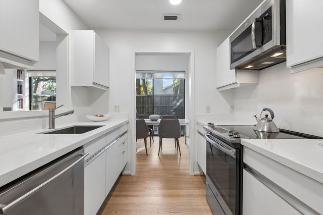 5990 Lindenshire Lane 121, Dallas, TX 75230