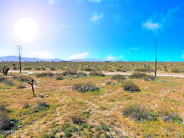 Cor 110th Ste Pav, Sun Village, CA 93543