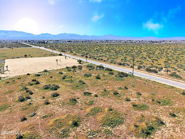 Cor 110th Ste Pav, Sun Village, CA 93543