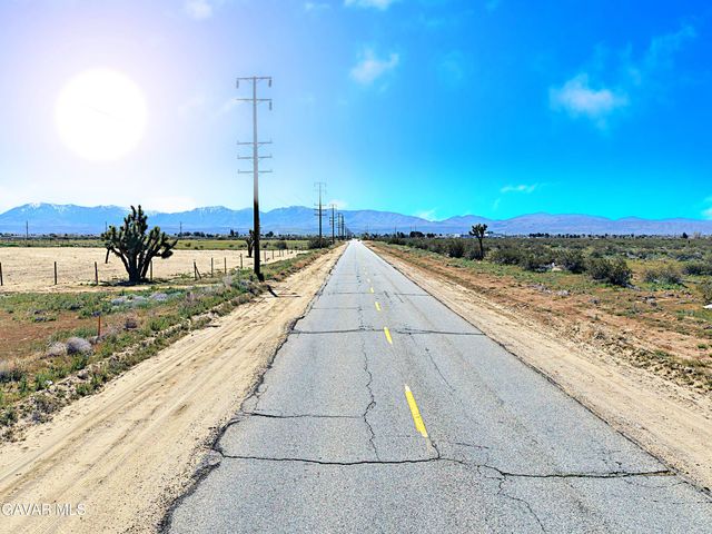 Cor 110th Ste Pav, Sun Village, CA 93543