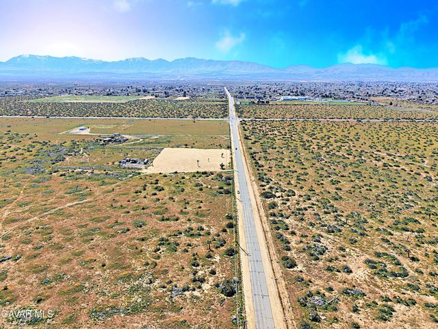 Cor 110th Ste Pav, Sun Village, CA 93543