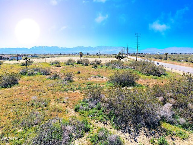 Cor 110th Ste Pav, Sun Village, CA 93543