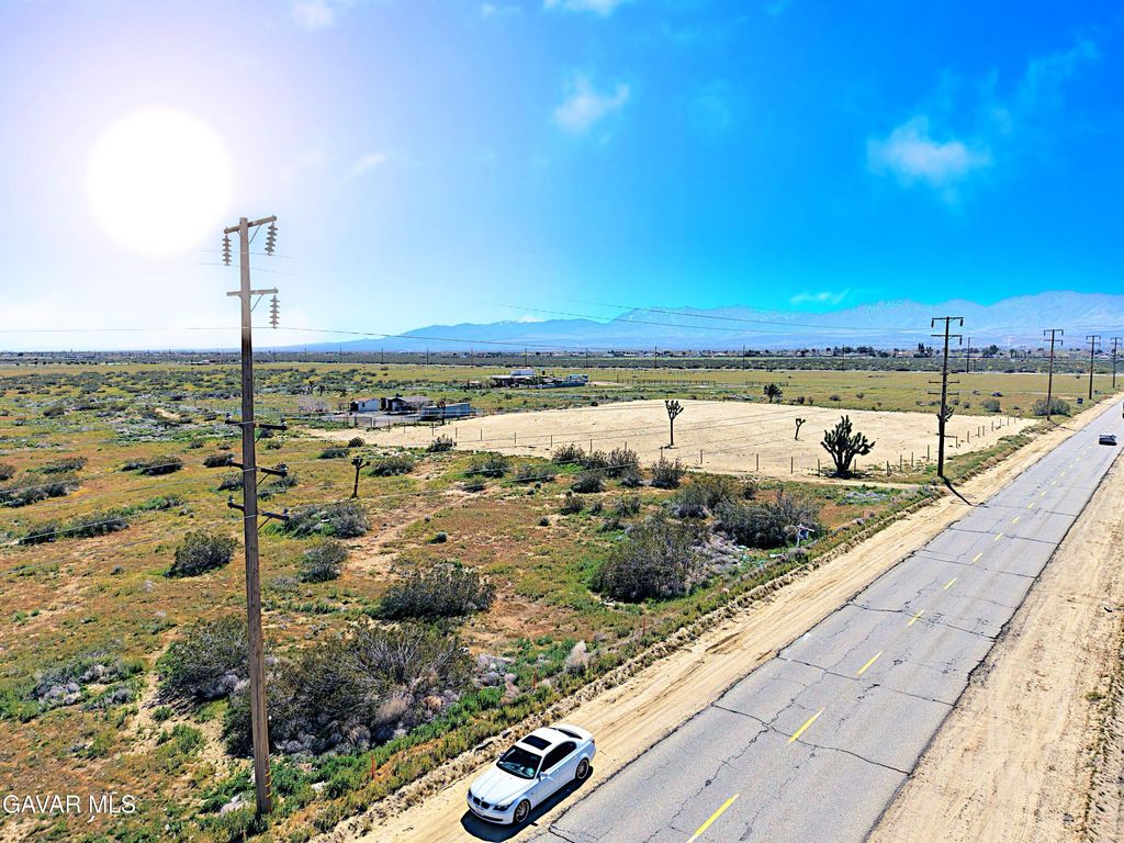 Cor 110th Ste Pav, Sun Village, CA 93543