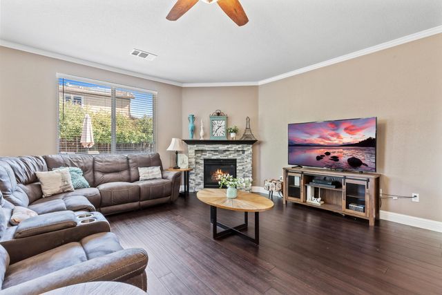 15940 Crescent Park Cir, Lathrop, CA 95330