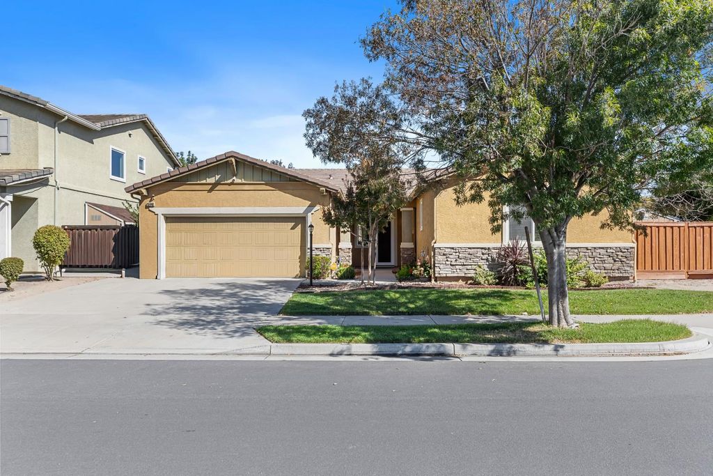 15940 Crescent Park Cir, Lathrop, CA 95330