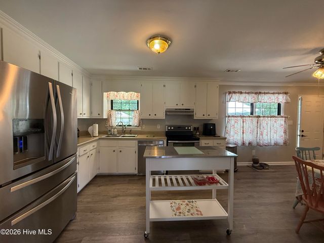 203 Fox Drive, Dudley, NC 28333