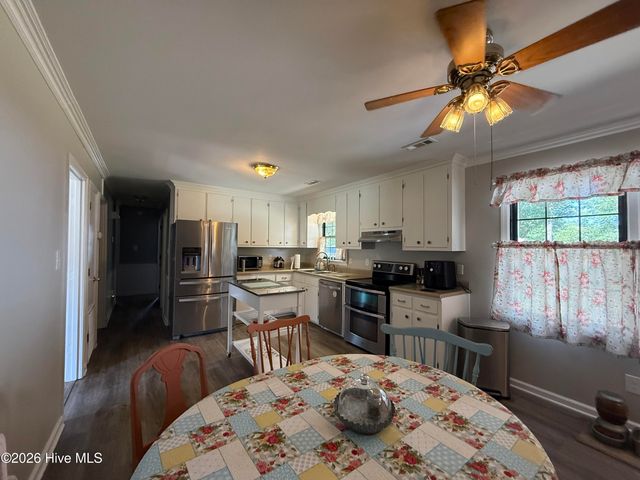 203 Fox Drive, Dudley, NC 28333