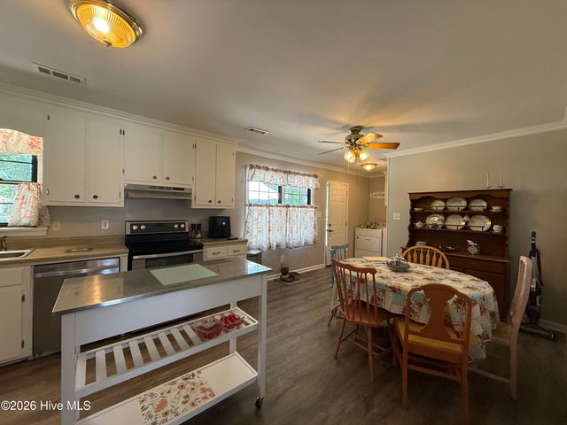 203 Fox Drive, Dudley, NC 28333