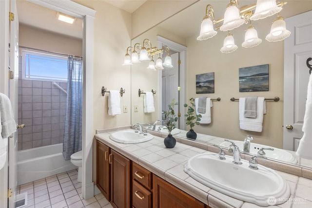 7212 Canterwood Drive SE, Olympia, WA 98513