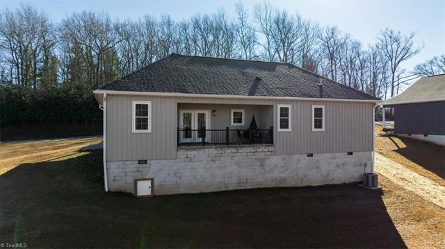 587 Memorial Park Drive, Sparta, NC 28675