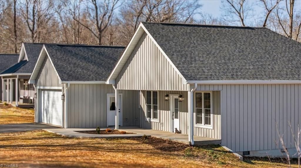 587 Memorial Park Drive, Sparta, NC 28675