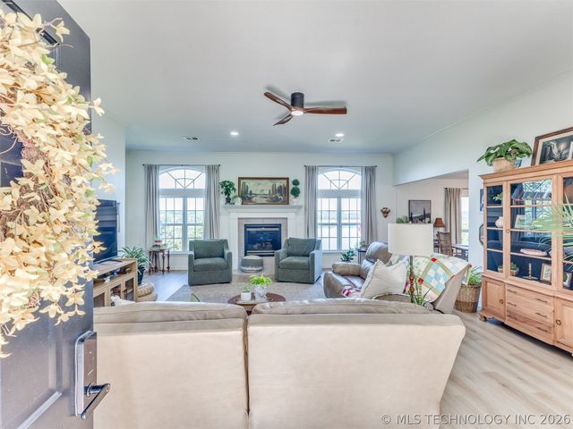 119 N Salt Creek Drive, Mannford, OK 74044