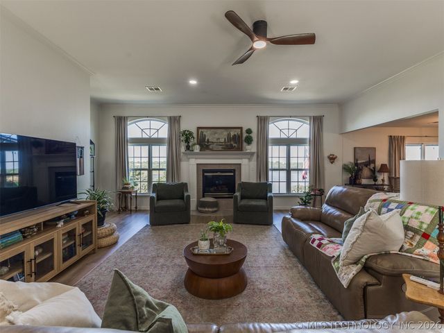 119 N Salt Creek Drive, Mannford, OK 74044