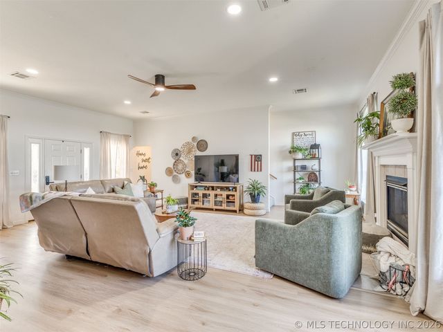 119 N Salt Creek Drive, Mannford, OK 74044