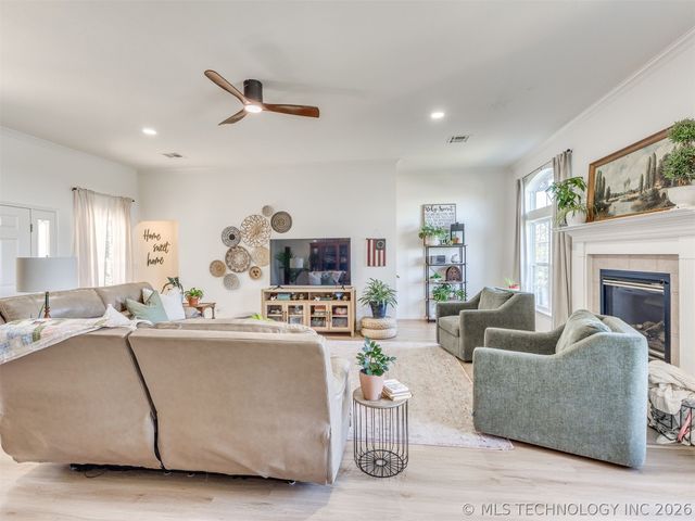 119 N Salt Creek Drive, Mannford, OK 74044