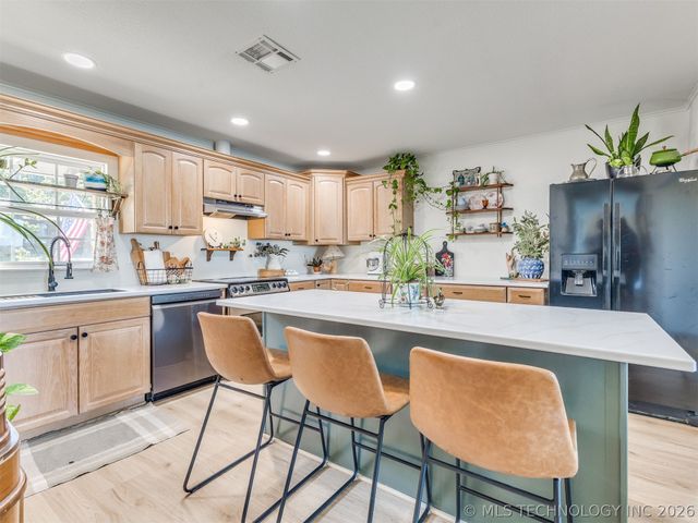 119 N Salt Creek Drive, Mannford, OK 74044