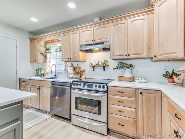 119 N Salt Creek Drive, Mannford, OK 74044