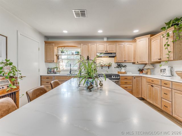 119 N Salt Creek Drive, Mannford, OK 74044