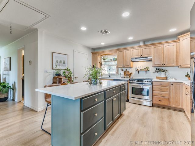 119 N Salt Creek Drive, Mannford, OK 74044