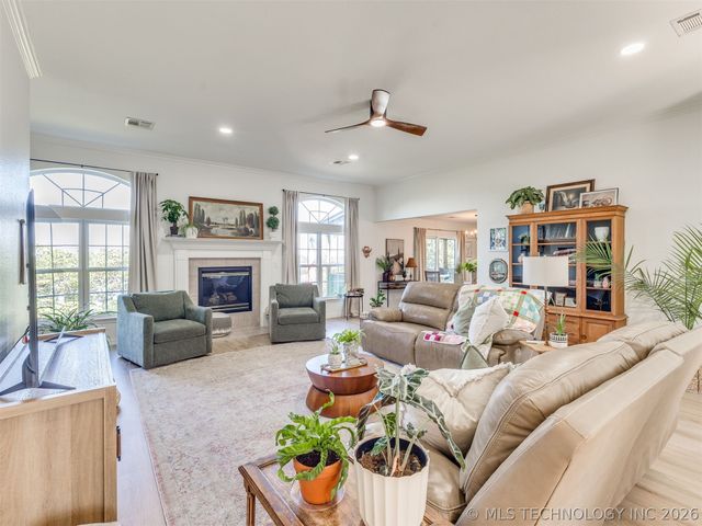 119 N Salt Creek Drive, Mannford, OK 74044