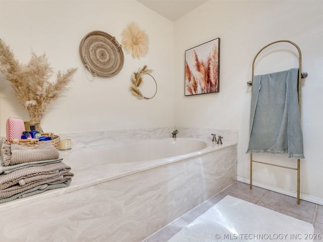 119 N Salt Creek Drive, Mannford, OK 74044