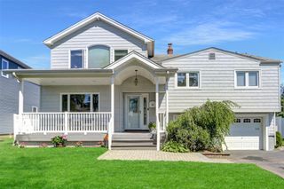 10 Amherst Road, Hicksville, NY 11801