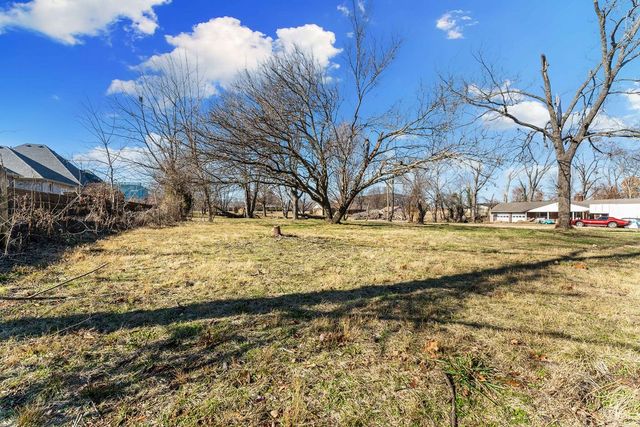804 NE J Street, Bentonville, AR 72712