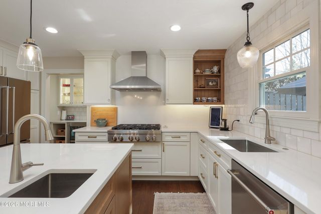13 Country Lane, Little Silver, NJ 07739