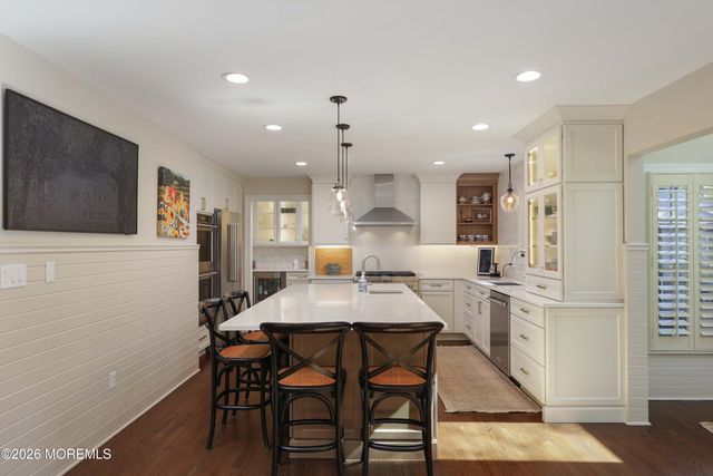 13 Country Lane, Little Silver, NJ 07739